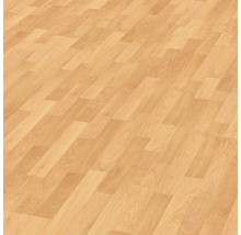 Laminatgolv lagt i fiskbensmönster