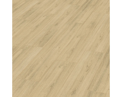 Närbild av laminatgolv med trästruktur.