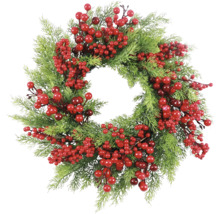 Dekorativ krans med bär och grangrenar som festlig dekoration