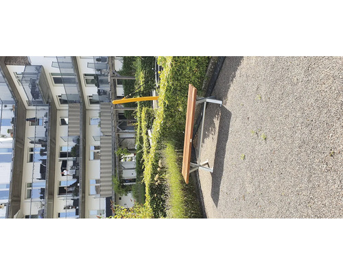 Träbänk för utomhusbruk med metallram