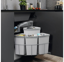 Avfallssorteringssystem för köksskåp med flera behållare för källsortering.