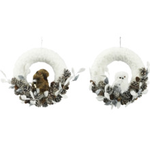 Dekorativa kransar med kottar och djurfigurer