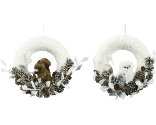 Dekorativa kransar med kottar och djurfigurer