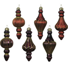 Sex röda och lila julgranskulor i olika former med guldaccenter