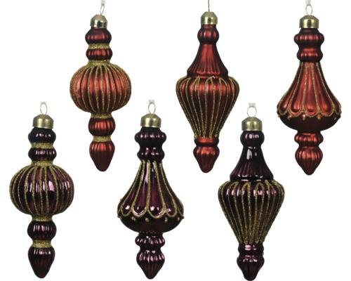 Sex röda och lila julgranskulor i olika former med guldaccenter