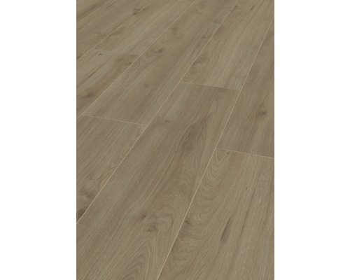 Lagt laminatgolv med träutseende