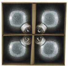 Fyra grå julgranskulor med glitter i kartong