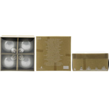 Fyra silverfärgade julgranskulor i en förpackning