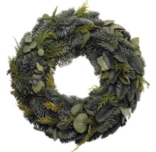 Dekorativ grankrans med eukalyptus för juldekoration