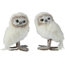 Två vita tygugglor som dekoration