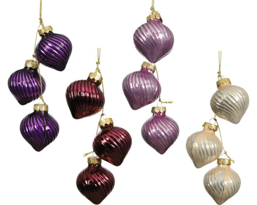 Juldekoration lök glas blandade färger Flerfärgade julgranskulor med ribbad struktur på guldfärgade trådar