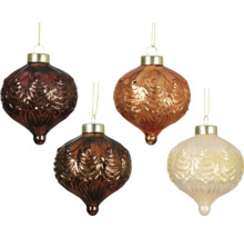 Fyra julgranskulor med trästruktur och upphängning