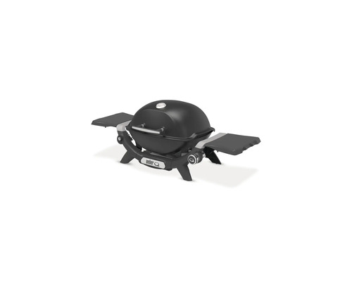 Bärbar gasolgrill med två sidobord för utomhusbruk.