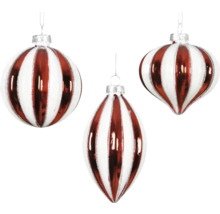 Tre randiga julgranskulor i olika former för upphängning