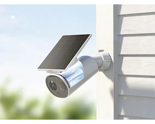 Övervakningskamera med solpanel för utomhusbruk