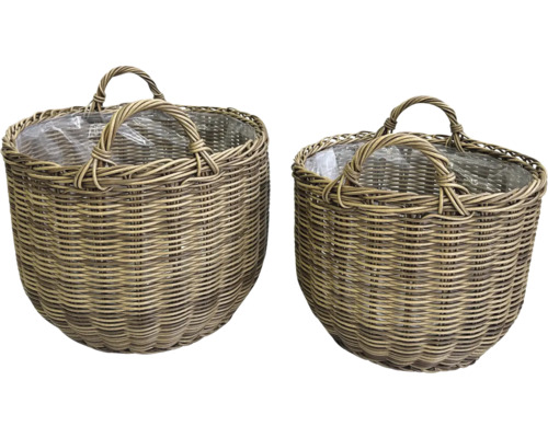 Två korgar i rotting med handtag