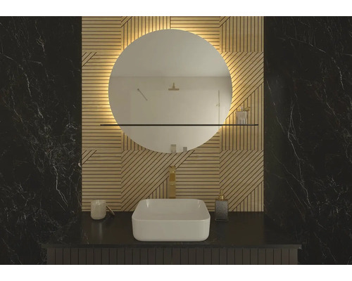 Badrum med rund spegel, tvättställ och träpanel på väggen