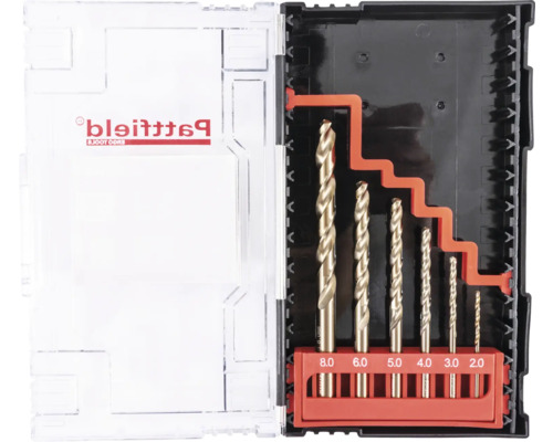 Borrsats med olika storlekar i en plastlåda