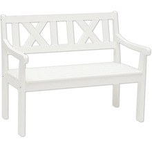 Vit trädgårdsbänk i trä med armstöd