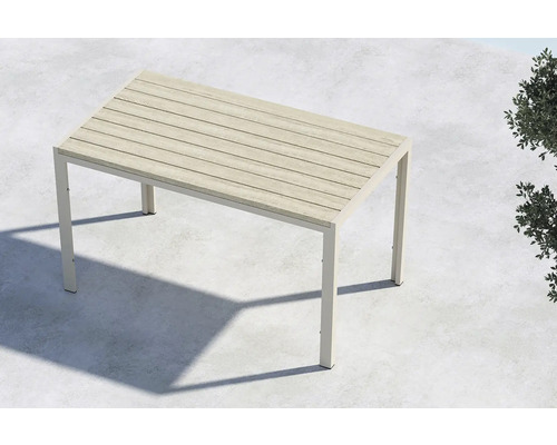 Rektangulärt trädgårdsbord med bordsskiva i trälook och metallram.