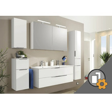 Modern badrumsmöbelset med vita skåp, dubbla handfat och spegelskåp med belysning.