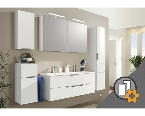 Modern badrumsmöbelset med vita skåp, dubbla handfat och spegelskåp med belysning.