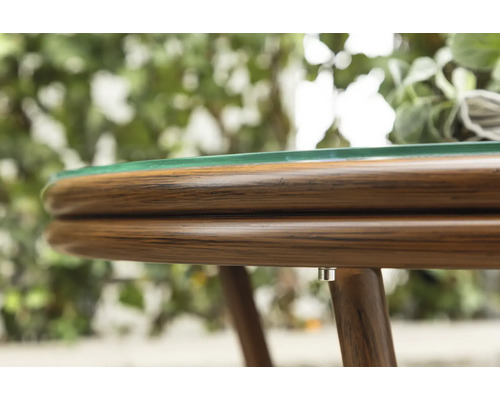 Detaljvy av ett bord med glasskiva och träram