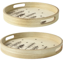 Två runda brickor av trä med handtag och granmönster