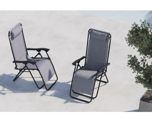 Två relaxstolar i tyg med stålram för utomhusbruk