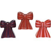 Tre randiga ljusstakar i form av rosetter