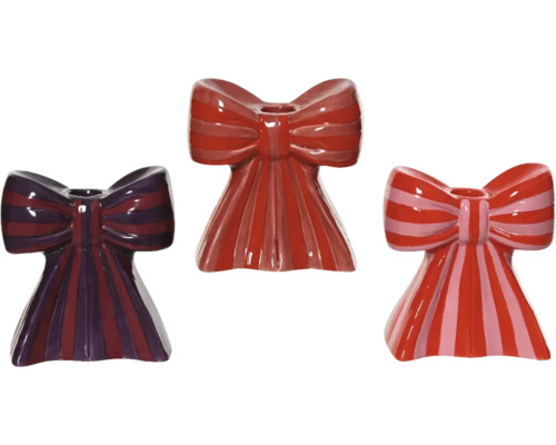 Tre randiga ljusstakar i form av rosetter