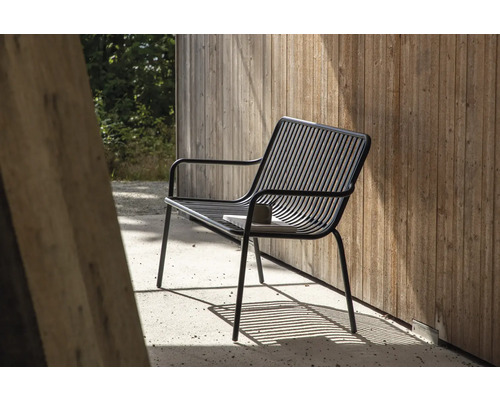 Metall trädgårdsbänk med armstöd och träpanel