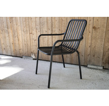 Svart metallstol med armstöd