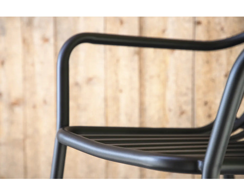 Detaljvy av en metallstol