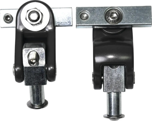 Två element av ett fönsterbeslag med bultar och skruvar