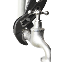 Vattenpumptång på en vattenkran