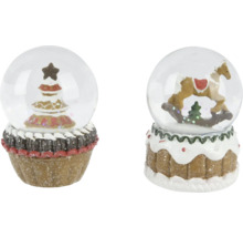 Två snöglober med julgran och gunghäst på en piedestal