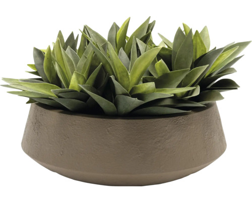 Konstgjord växt med gröna blad i brun kruka
