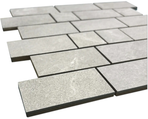 Rektangulära mosaikplattor i stenimitation för väggdekoration