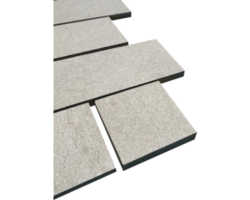 Grå terrassplattor av sten