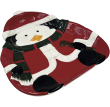 Tallrik i form av en pingvin med vinterkläder