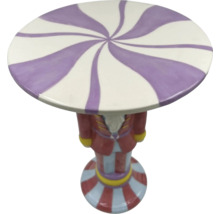 Dekorationsbord i nötknäppardesign med spiralmönster