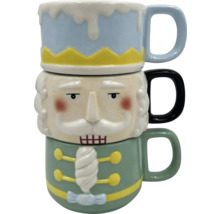 Staplade nötknäpparkoppar i keramik