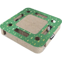 Kattklösbräda med leksak och grön julgransdekoration