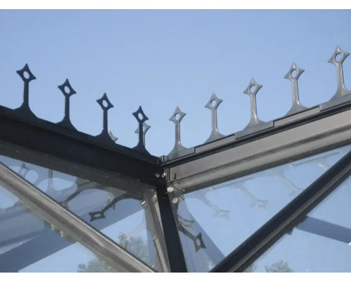 Detaljvy av växthus med dekorativa element