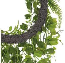 Dekorativ krans med konstgjorda blad och ormbunke