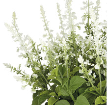 Konstgjord lavendelbuske med vita blommor och gröna blad