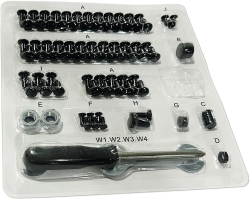 Sortiment med skruvar, muttrar och en skruvmejsel i en transparent plastförpackning.