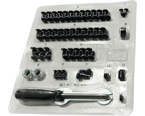 Sortiment av skruvar, muttrar och verktyg i en transparent plastförpackning