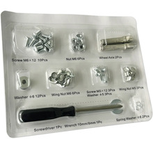 Verktygssats med skruvar, muttrar, brickor, hjulaxel, skruvmejsel och skiftnyckel i plastförpackning.